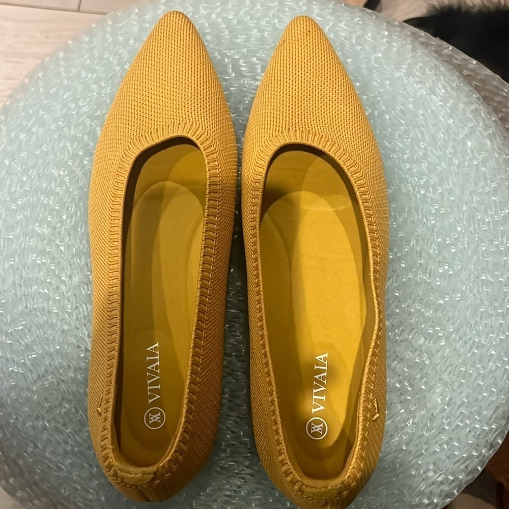VIVAIA Mustard Knit Pointed-Toe Flats